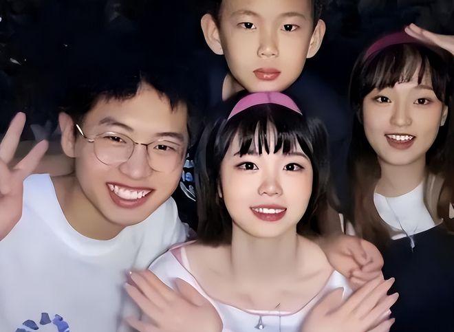 孙卓用行动支持姐姐事业,姐弟关系令人羡慕,和前养姐的旧照曝光